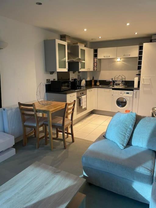 1 Bedroom Apartment Royal Docks ロンドン エクステリア 写真